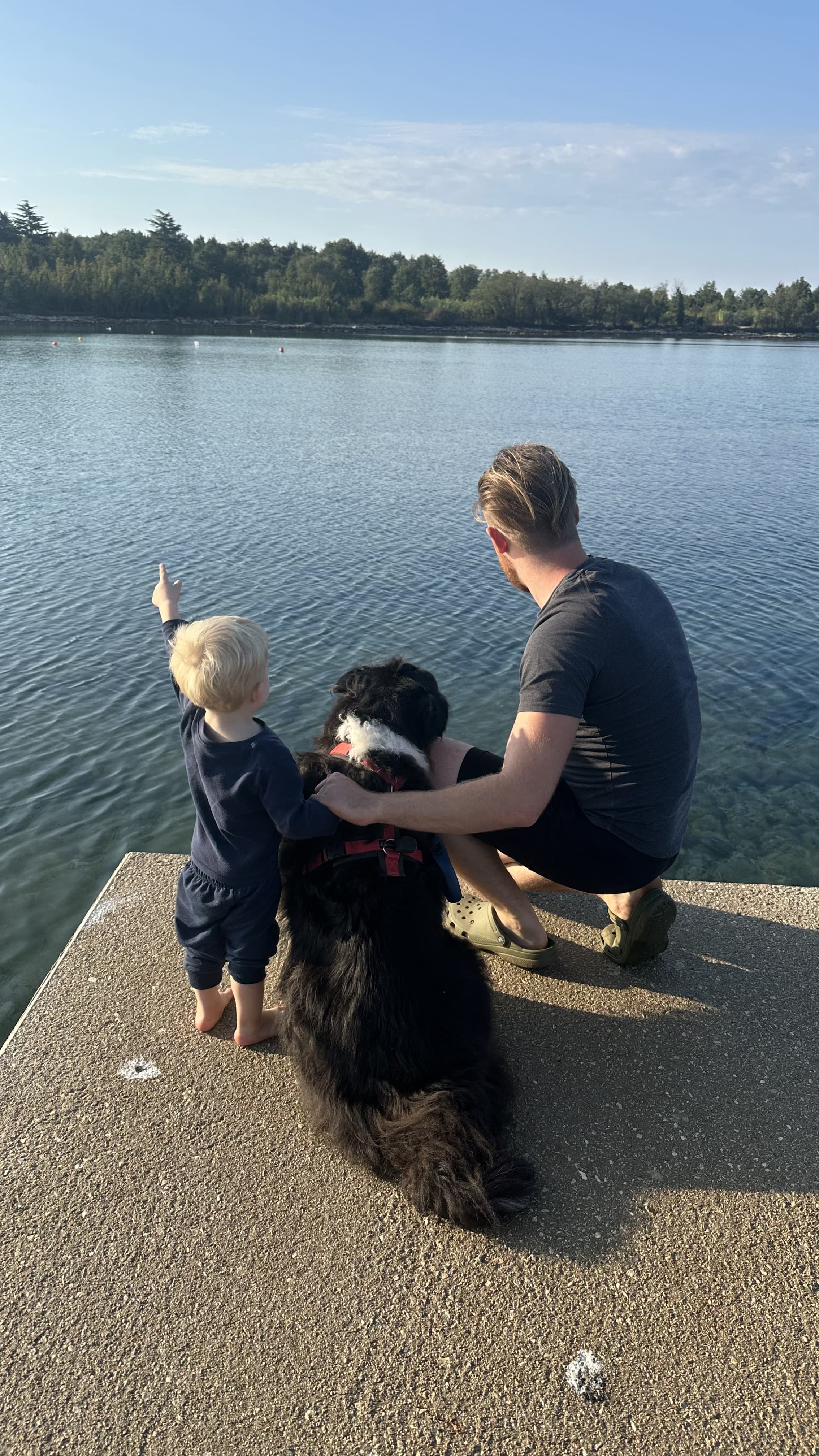Aron, Vincent und Alex am Meer in Kroatien